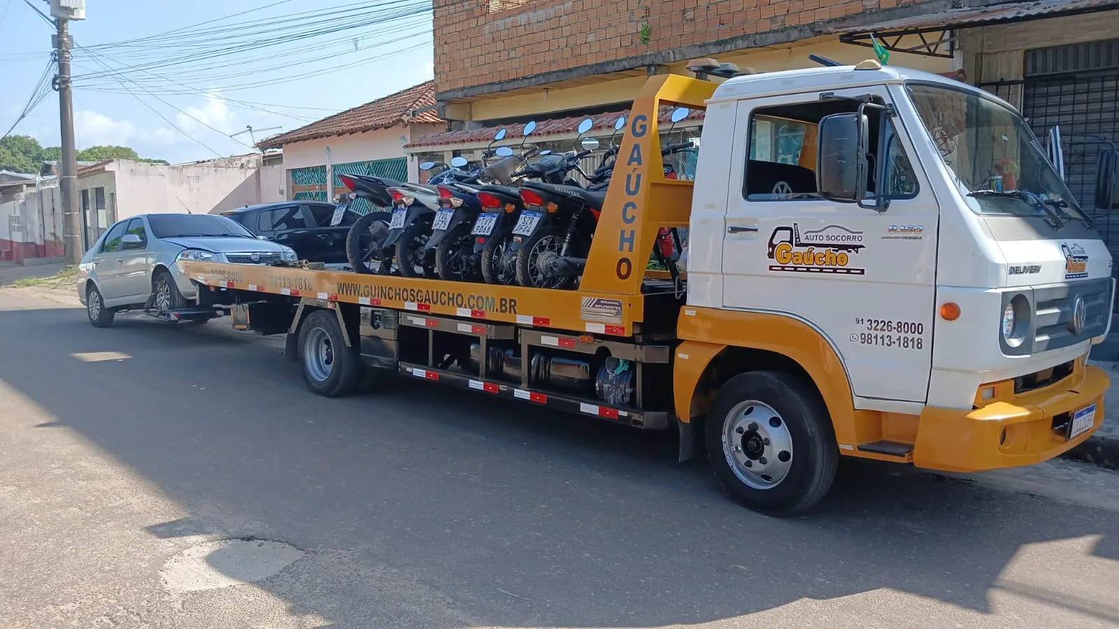 Motos transportadas em caminhão plataforma